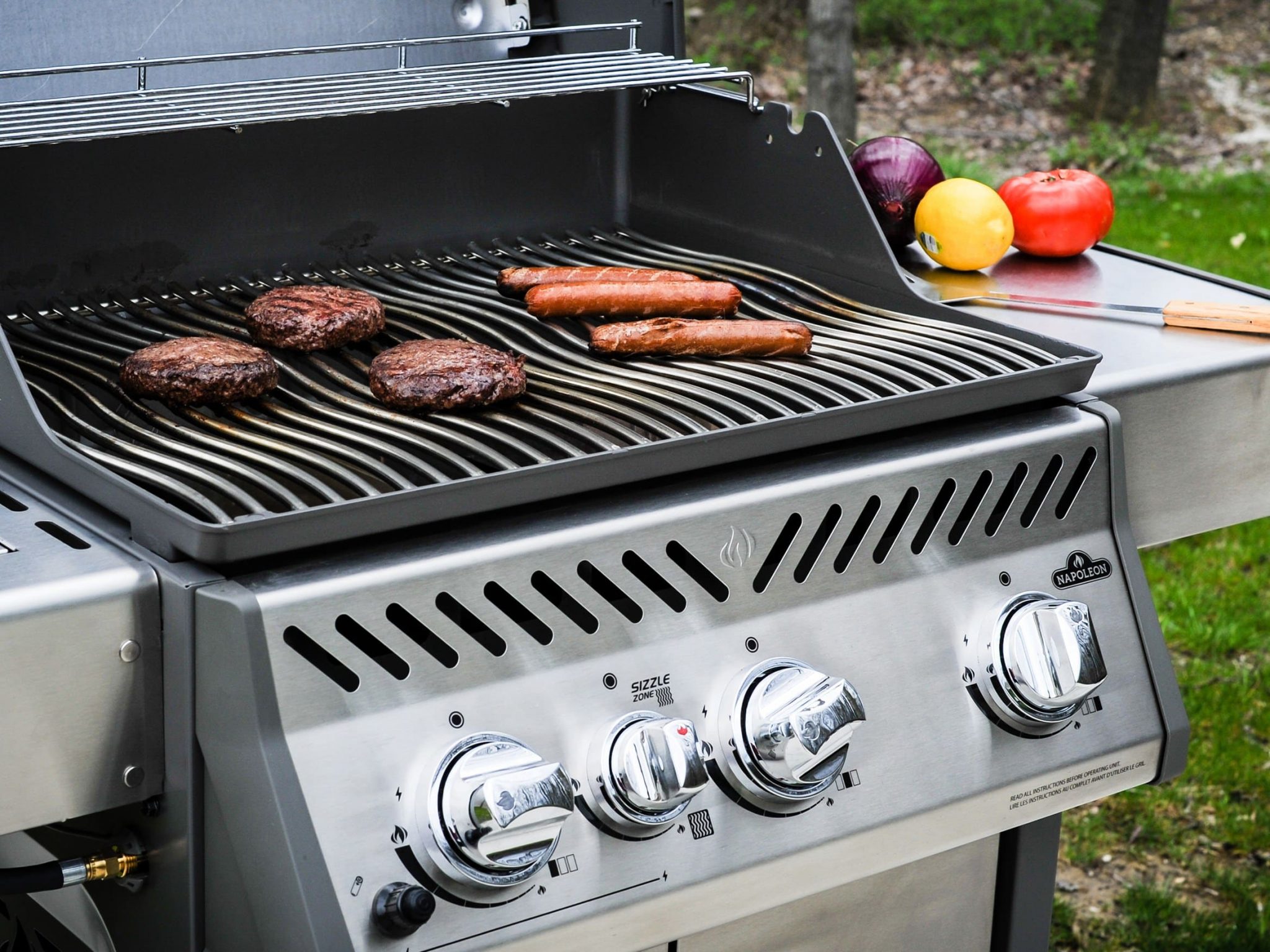 Can a Weber BBQ Grill Get Wet If left Outside in Rain? - Pastime Bar ...