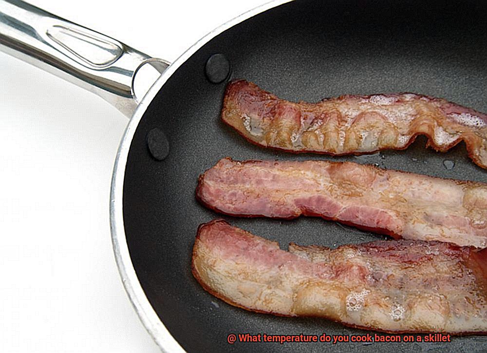 What temperature do you cook bacon on a skillet-3