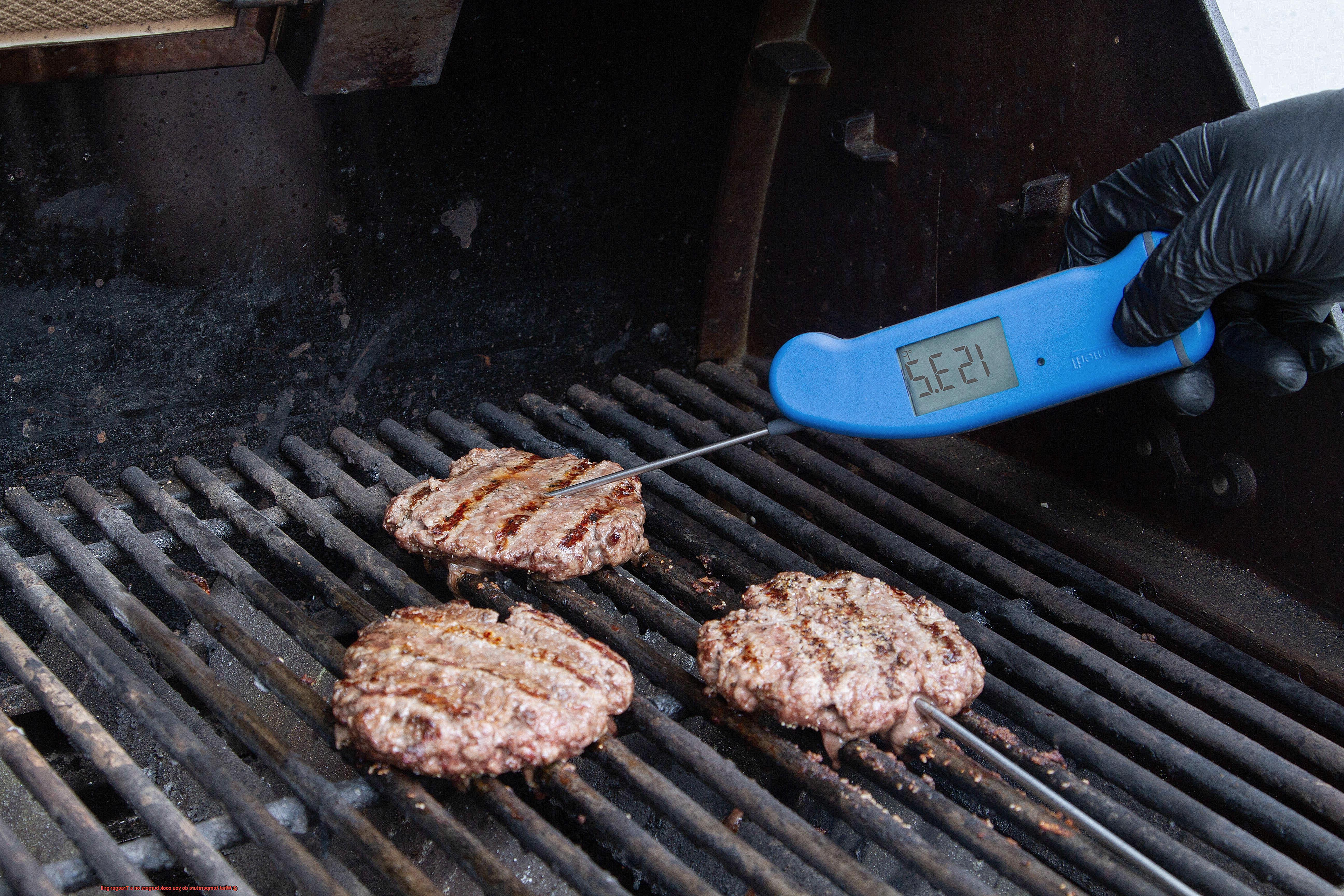 What temperature do you cook burgers on a Traeger grill-6