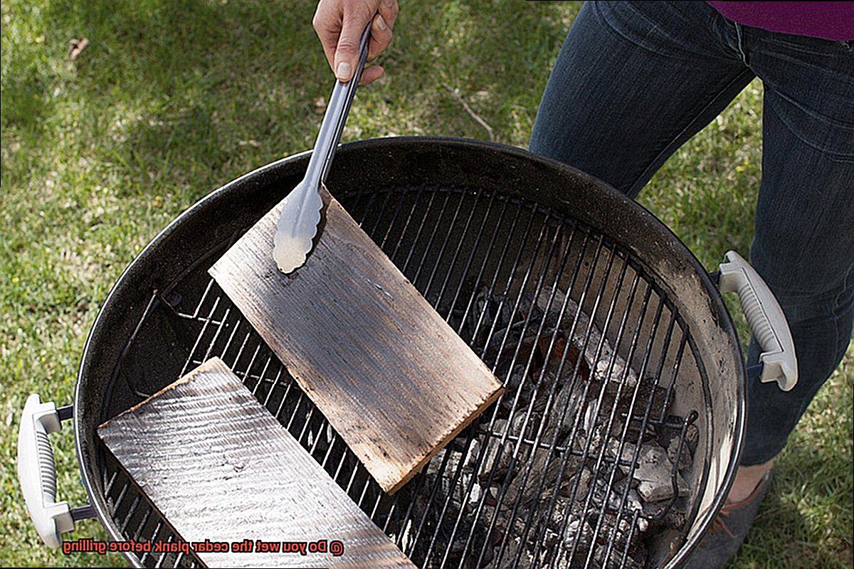 Do you wet the cedar plank before grilling-4