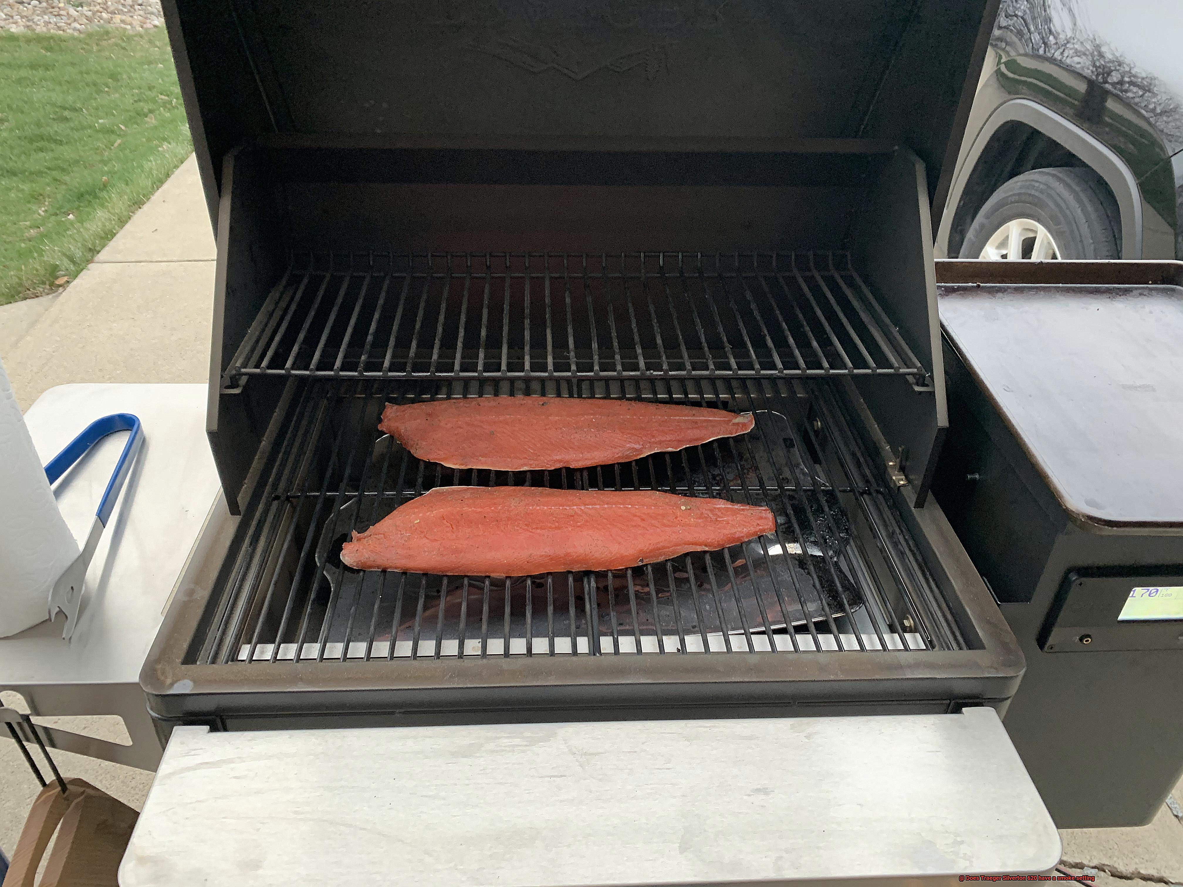 Does Traeger Silverton 620 have a smoke setting-2